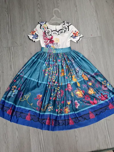 Vestido colorido con bordados - miniatura 2