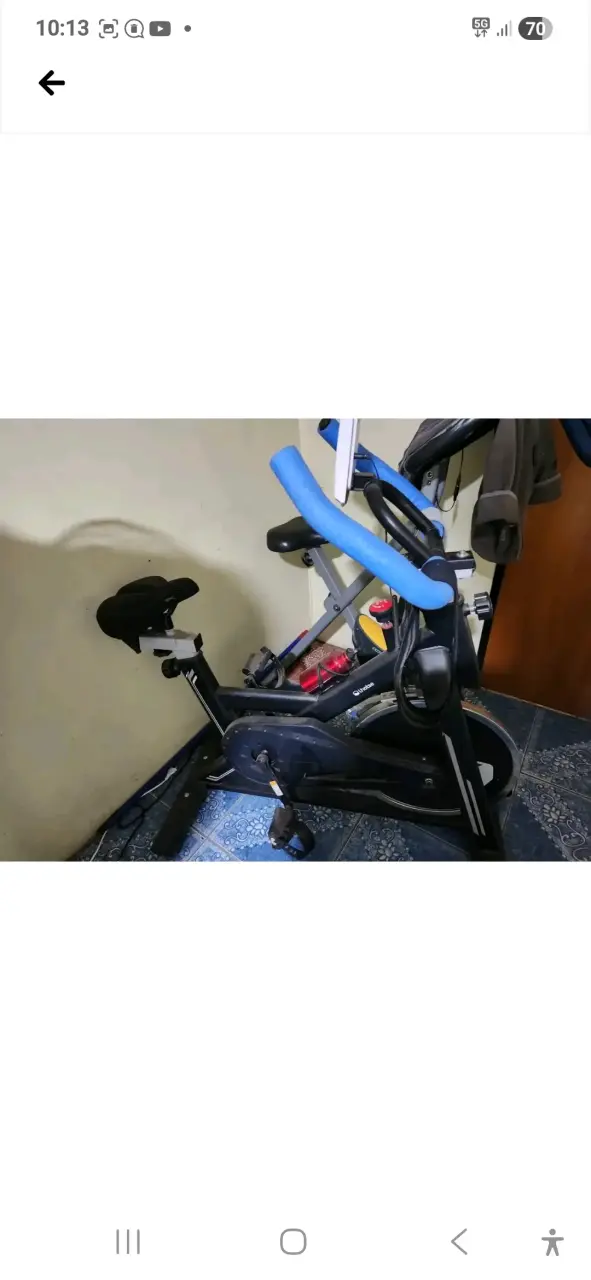 Bicicleta estática negra y azul - 1