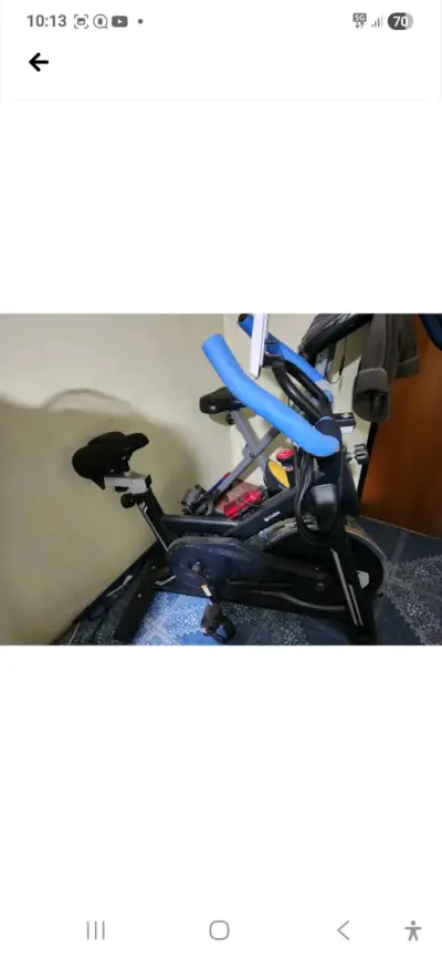 Bicicleta estática negra y azul - miniatura 1