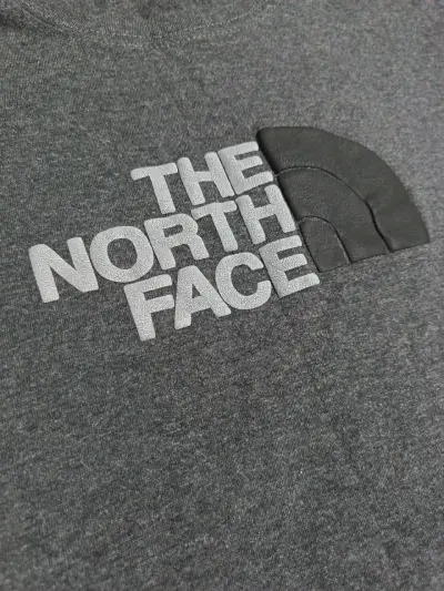 Polera gris The North Face - miniatura 3