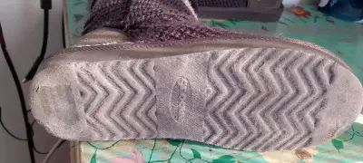Botas tejidas gris con botones - miniatura 2