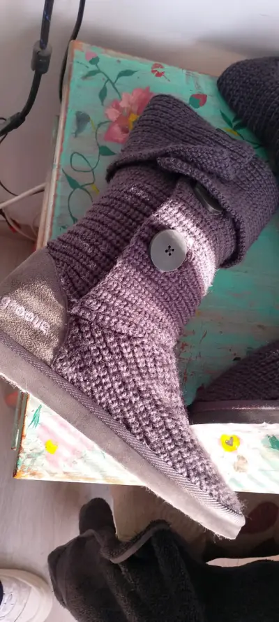 Botas tejidas gris con botones - miniatura 3