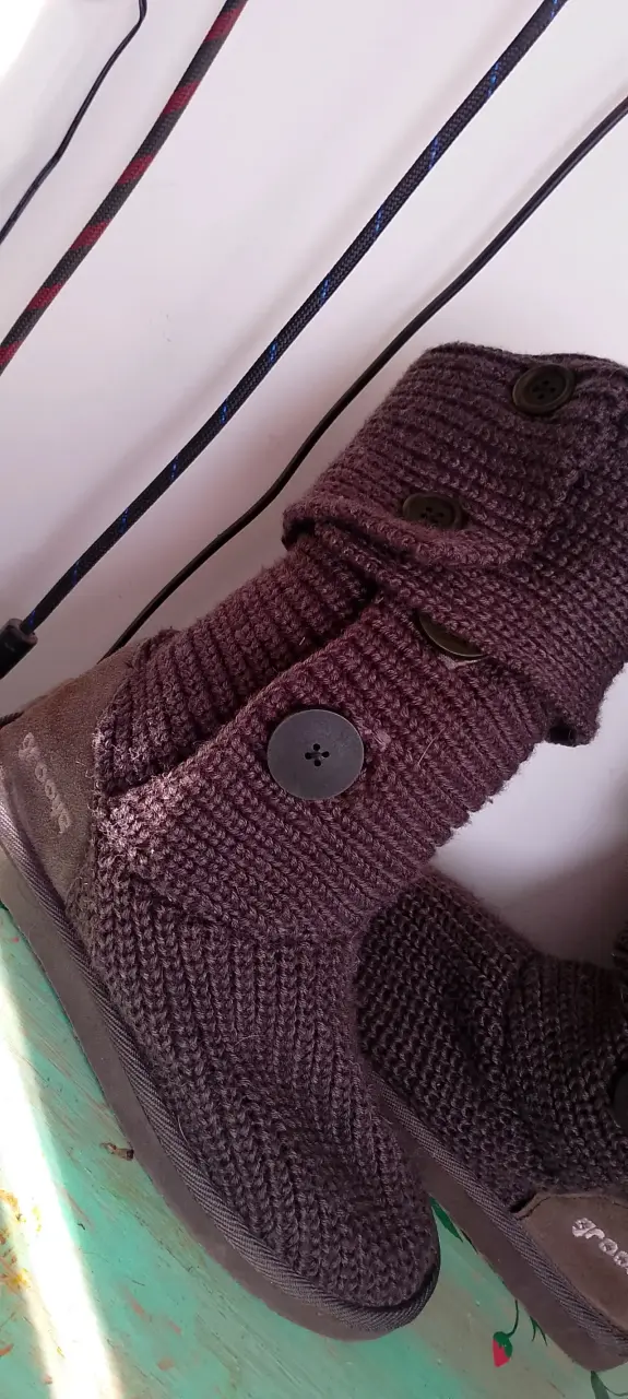 Botas tejidas gris con botones - 4