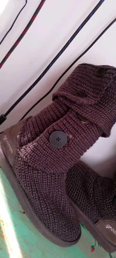 Botas tejidas gris con botones - miniatura 4