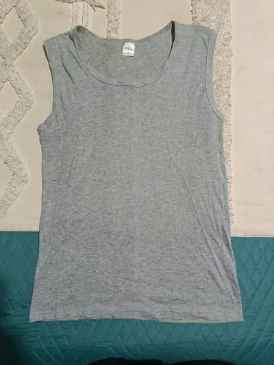 Polera Gris sin Mangas - miniatura 1