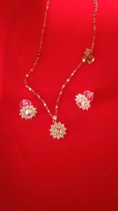 Conjunto de collar y aros dorados - miniatura 1