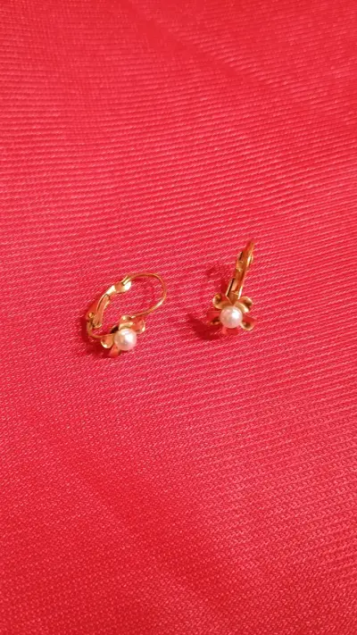 Conjunto de collar y aros dorados - miniatura 4
