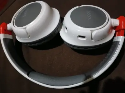 Audífonos  bluetoothHoco blancos - miniatura 1
