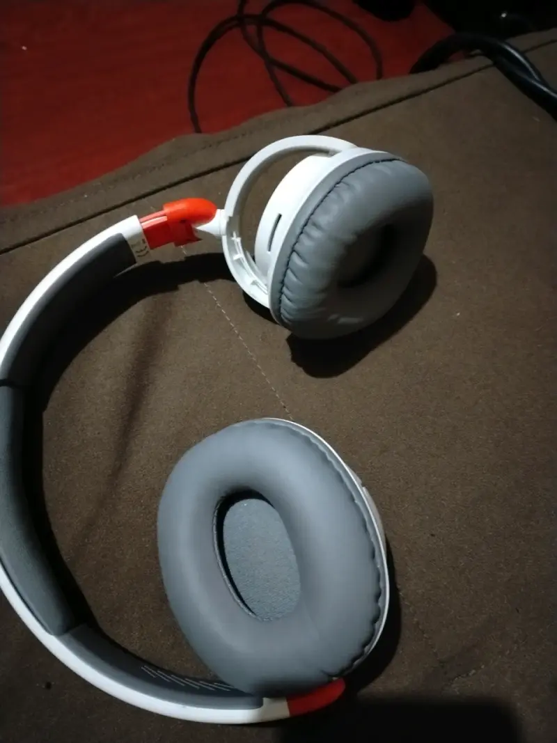 Audífonos  bluetoothHoco blancos - 2