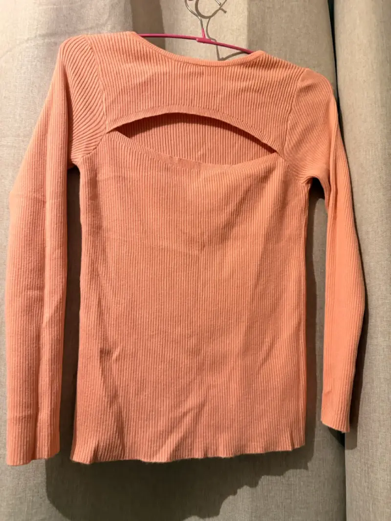 Sweater de canalé rosado con abertura - 3