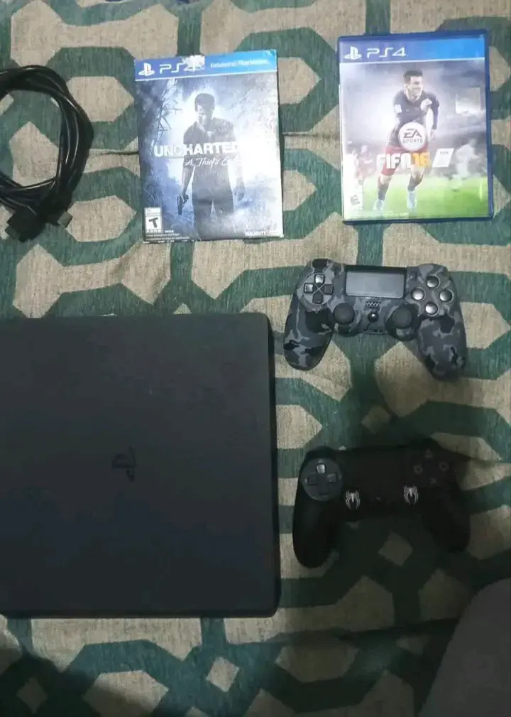 Vendo mí PS4 - 5