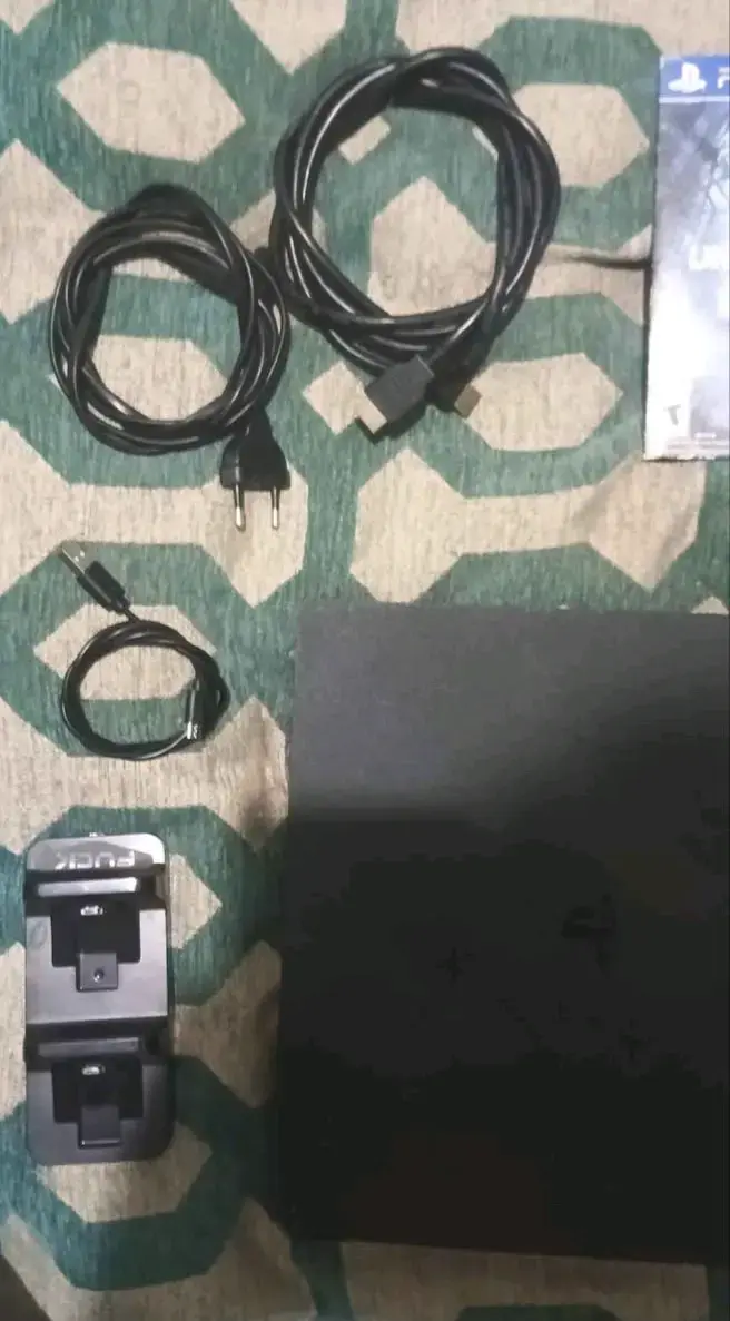 Vendo mí PS4 - 6