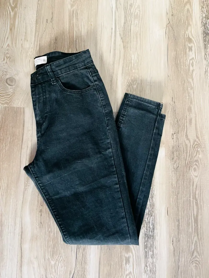 Pantalones deportivos negros y grises - 2
