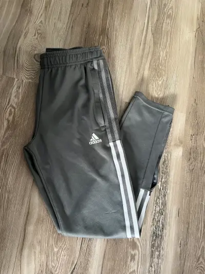 Pantalones deportivos negros y grises - miniatura 4