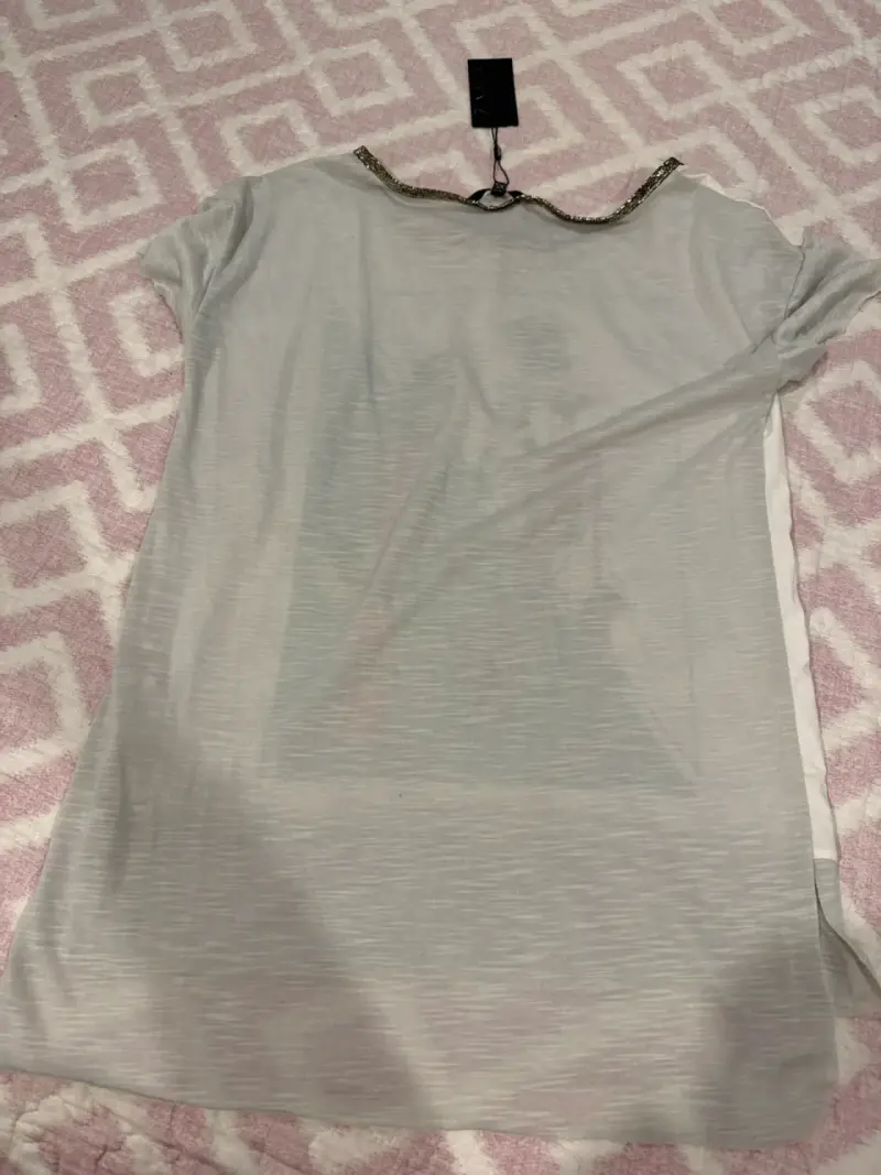 Polera estampada blanca con detalles - 4