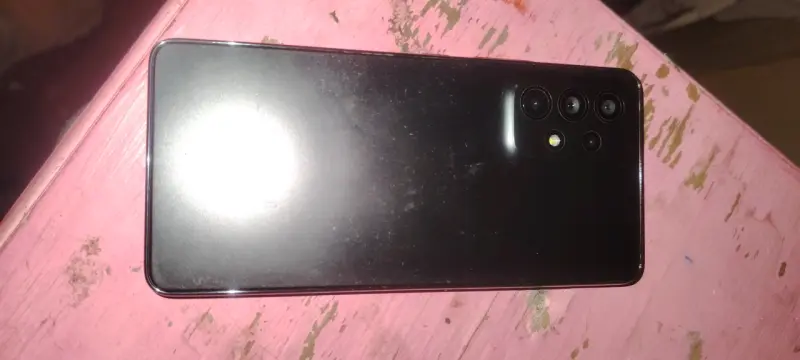 Teléfono inteligente en buen estado - 2