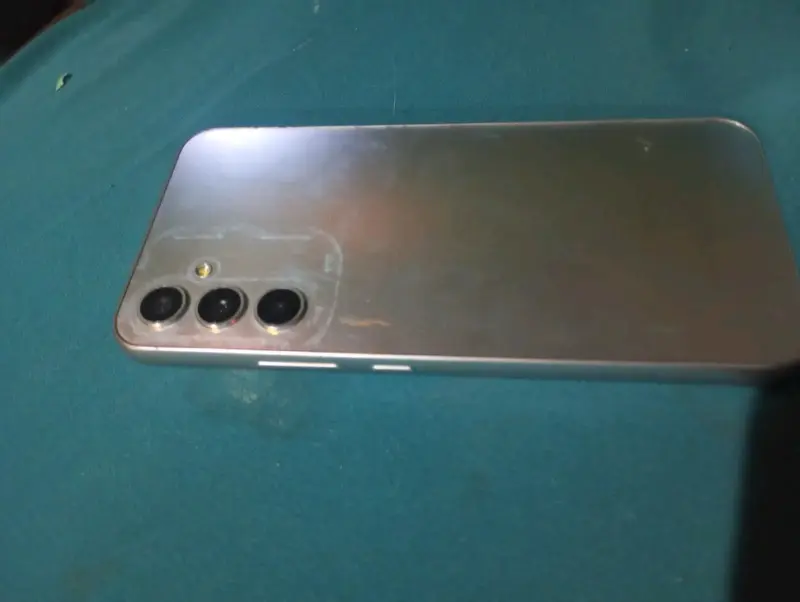 Smartphone Samsung en buen estado - 4