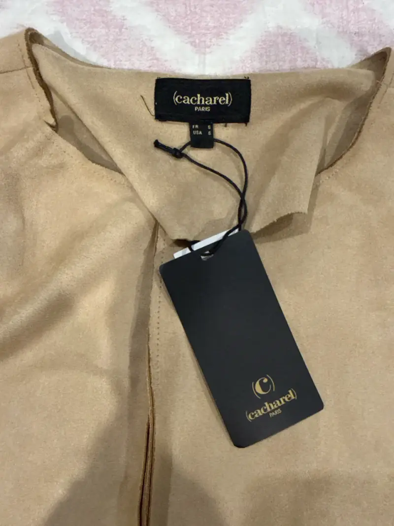 Abrigo beige con bordados - 3