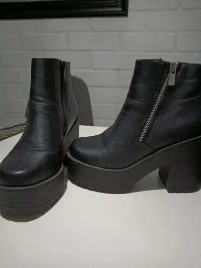 Botines negros de plataforma - miniatura 1