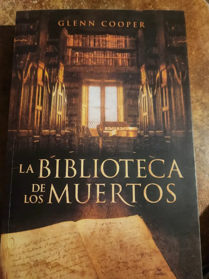 Libro 'La biblioteca de los muertos'