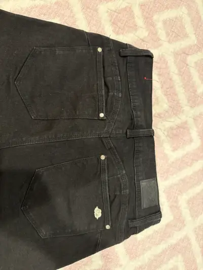 Shorts negros de mezclilla - miniatura 4
