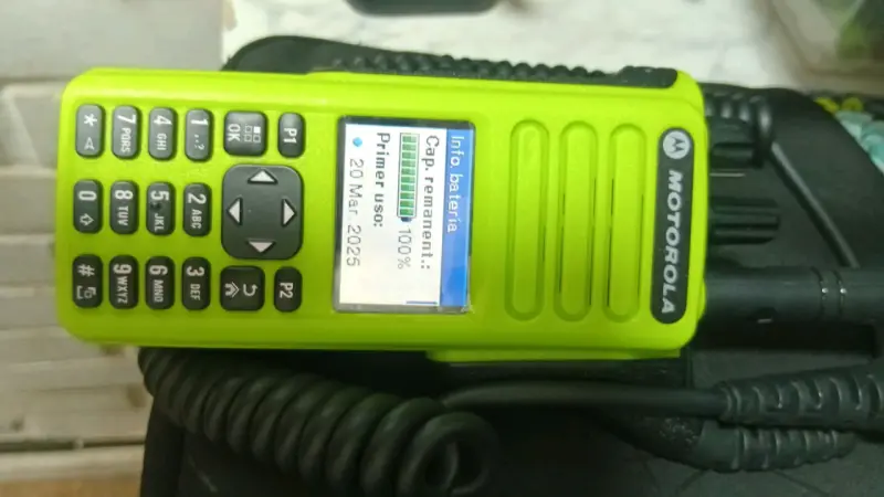 Radio Motorola 5550e con micrófono - 4