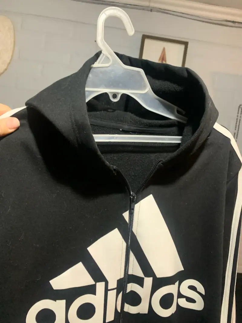 Polerón negro Adidas con capucha - 2