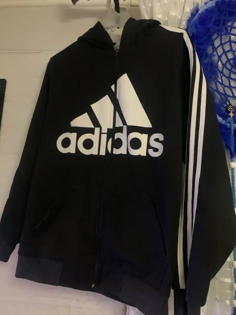 Polerón negro Adidas con capucha - 3