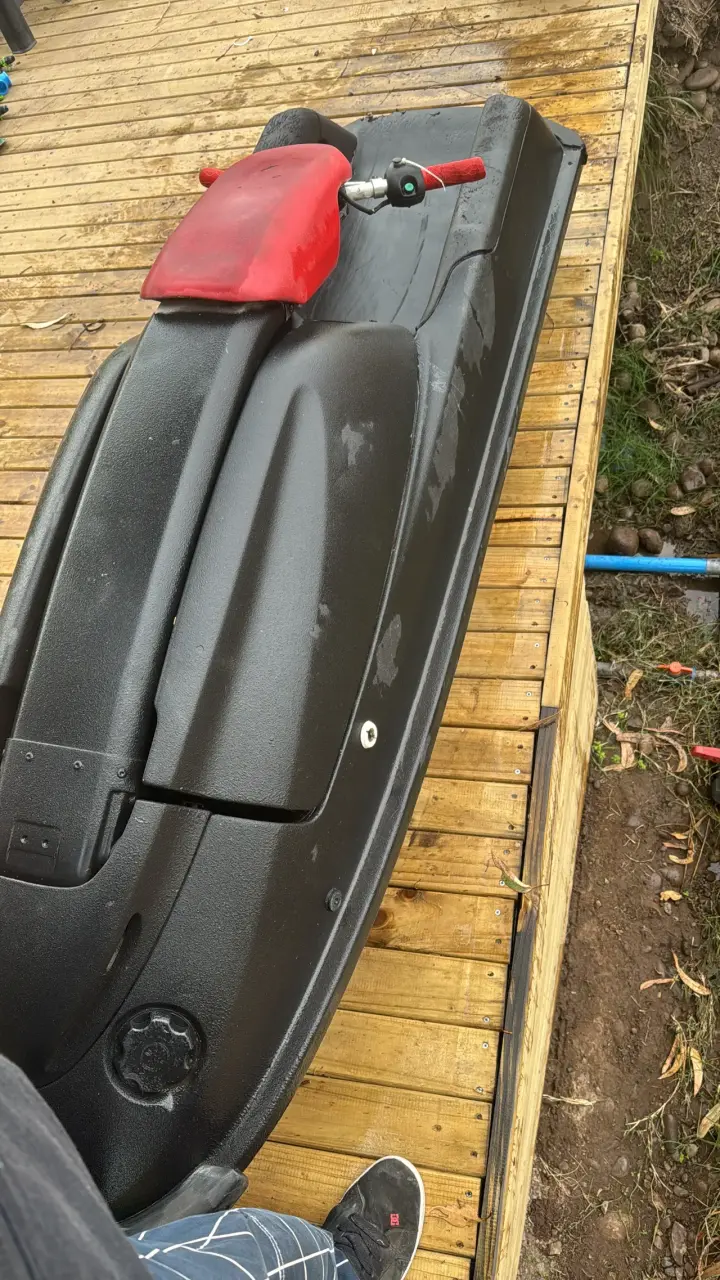 Jet ski Yamaha 700 acuática negra - 2