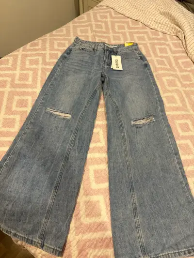 Jeans azules con rasgaduras - miniatura 2