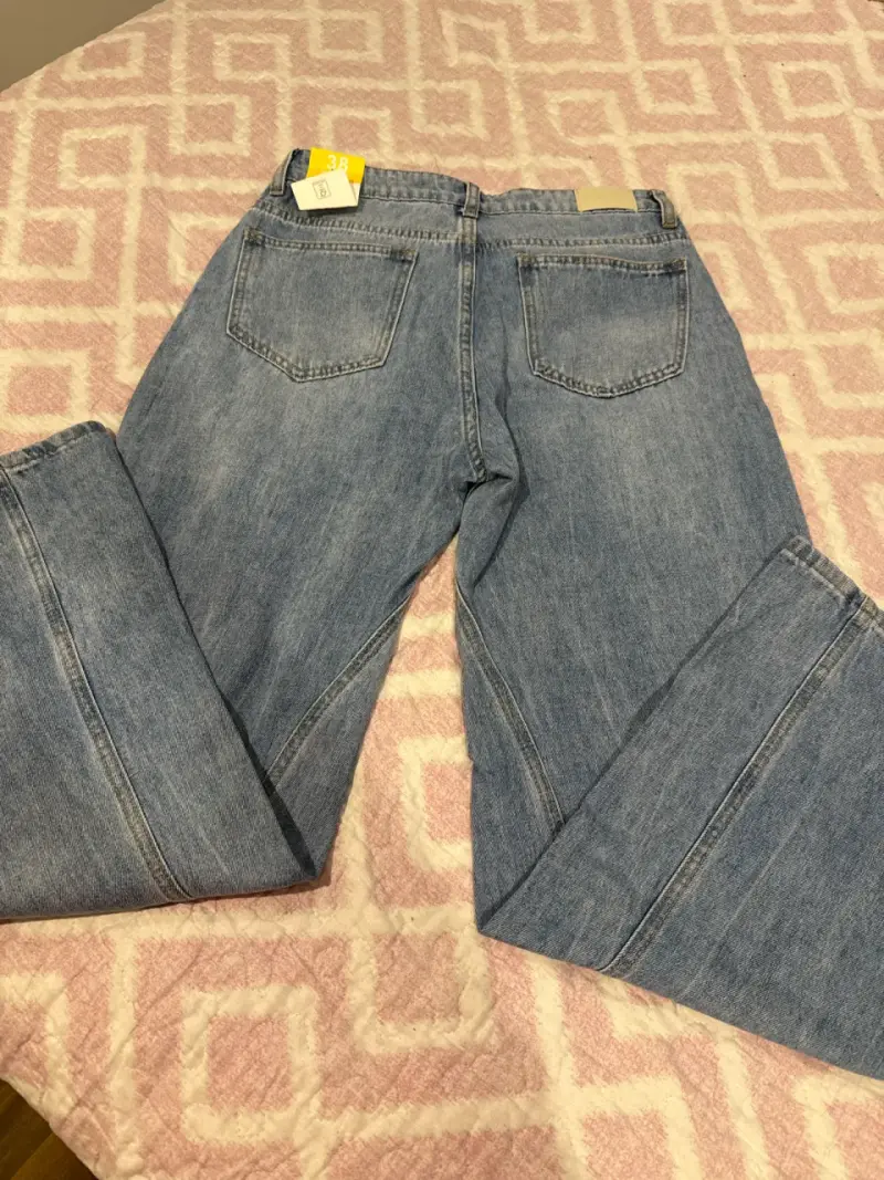 Jeans azules con rasgaduras - 3