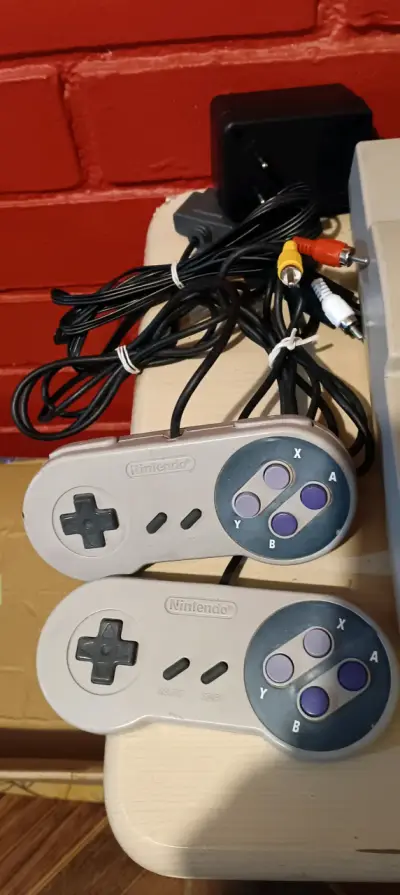 Consola Super Nintendo con controles - miniatura 5