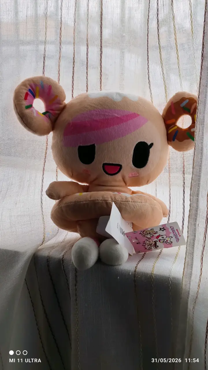Peluche donut kawaii con etiqueta