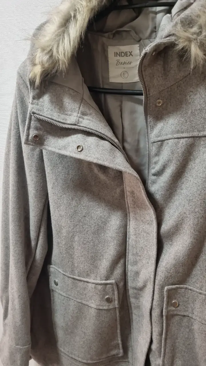 Chaqueta gris con capucha - 2