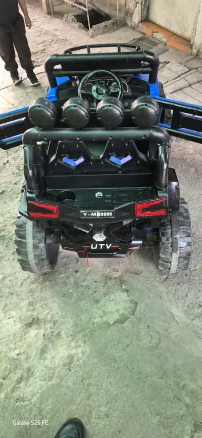 Jeep eléctrico infantil azul - miniatura 3
