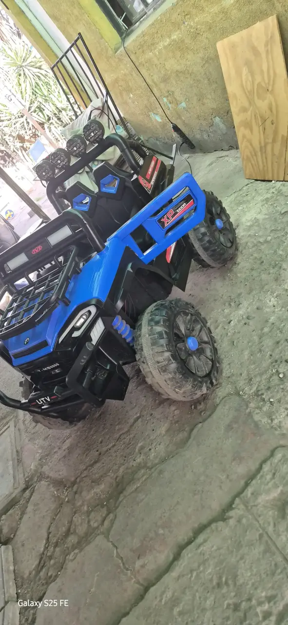 Jeep eléctrico infantil azul - 4