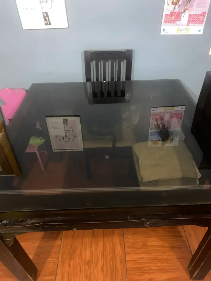 Mesa comedor de vidrio con sillas - 6