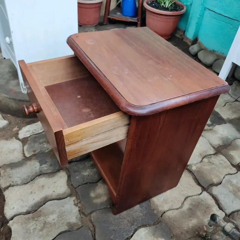 Mesa de noche de madera - 2