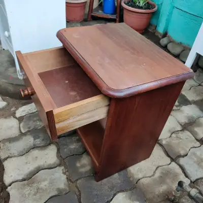 Mesa de noche de madera - miniatura 2