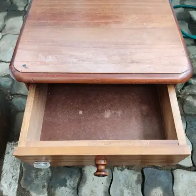 Mesa de noche de madera - miniatura 5