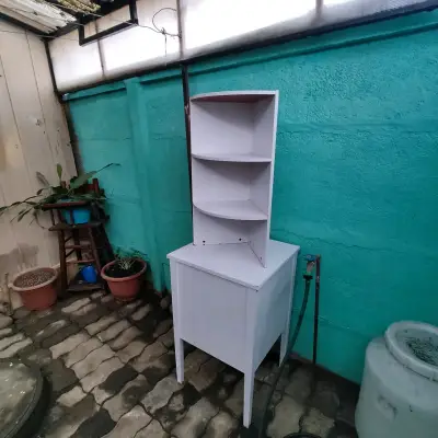 Mueble esquinero y mesita - miniatura 1