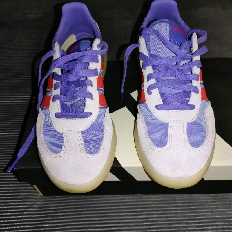 Zapatillas Adidas moradas y rojas - 3
