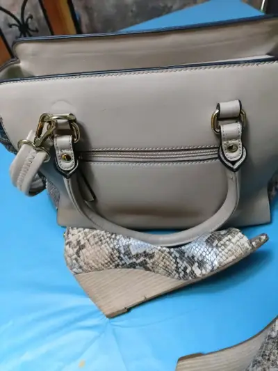 Cartera beige con estilo reptil - miniatura 1