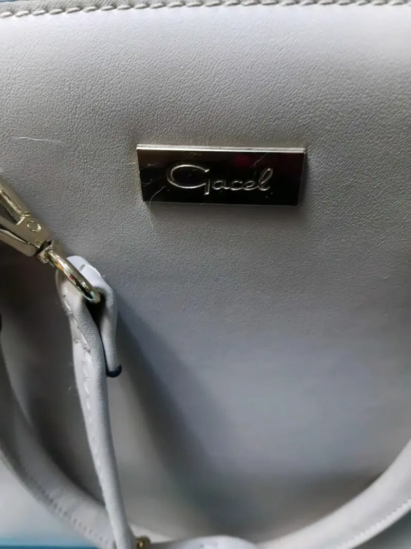 Cartera beige con estilo reptil - 5