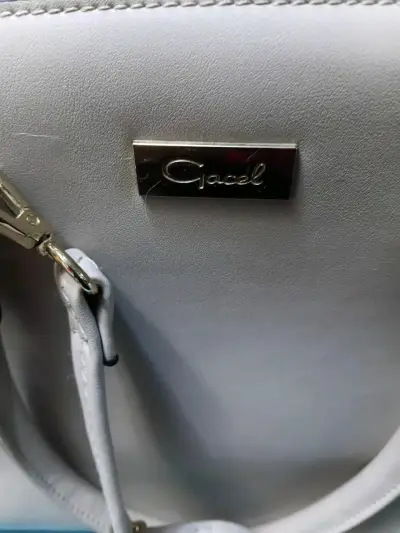 Cartera beige con estilo reptil - miniatura 5
