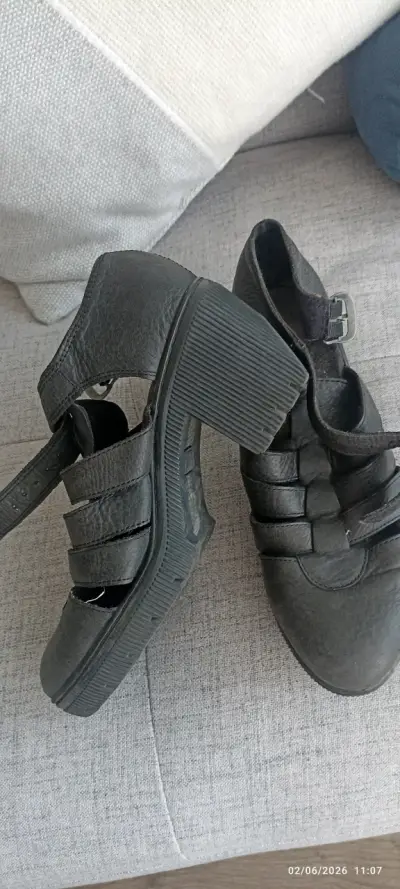 Zapatos negros de cuero - miniatura 2