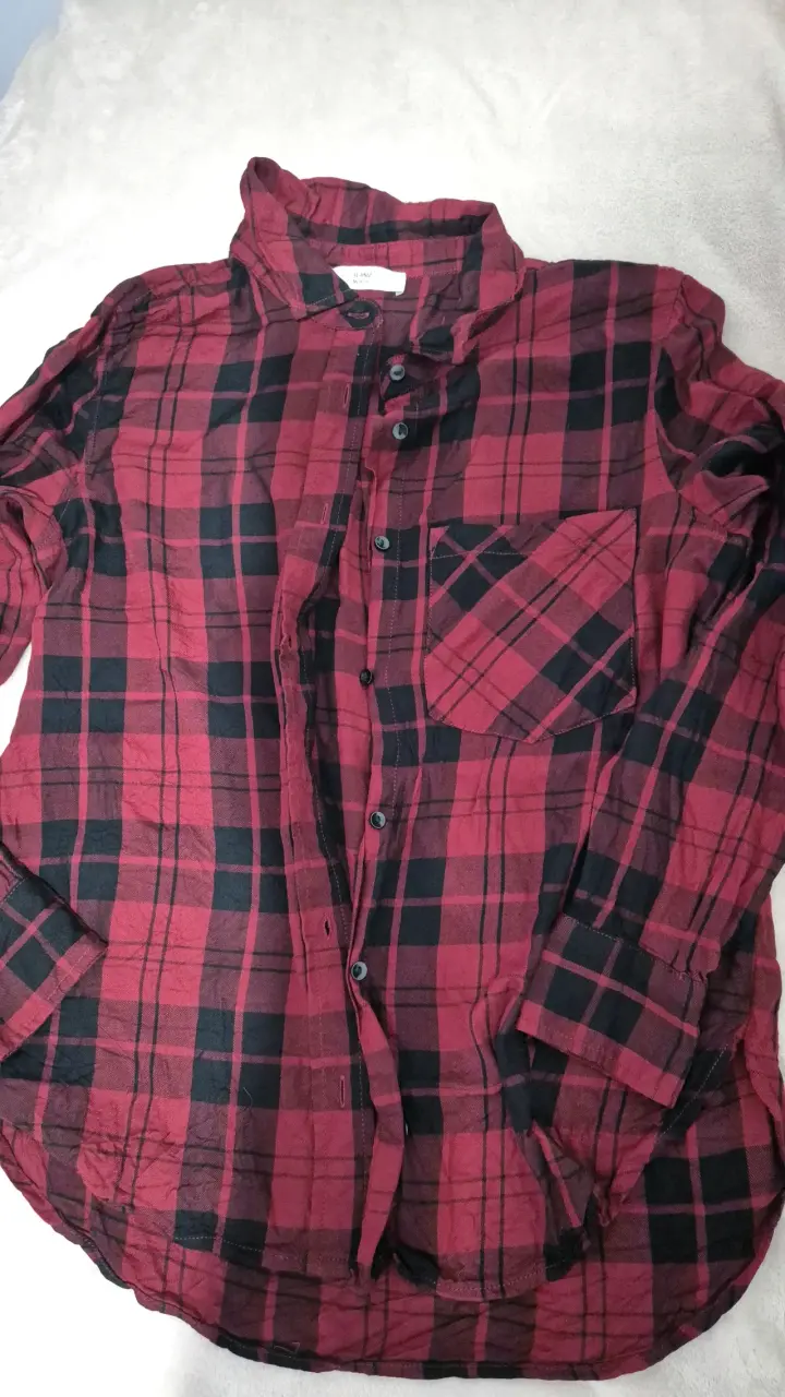 Camisa de cuadros roja y negra - 3