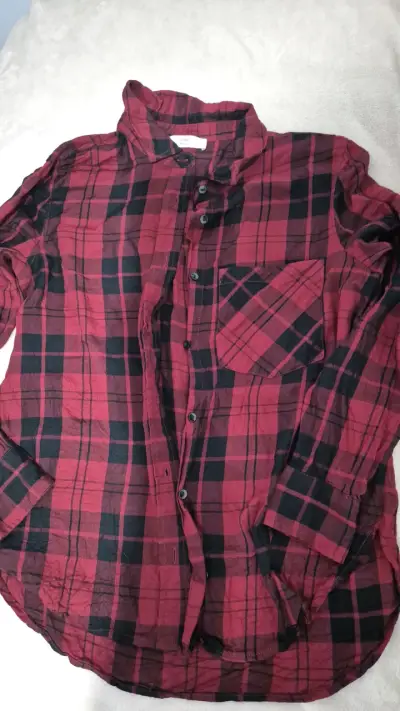 Camisa de cuadros roja y negra - miniatura 3