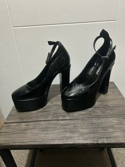 Zapatos de tacón alto negros - miniatura 1
