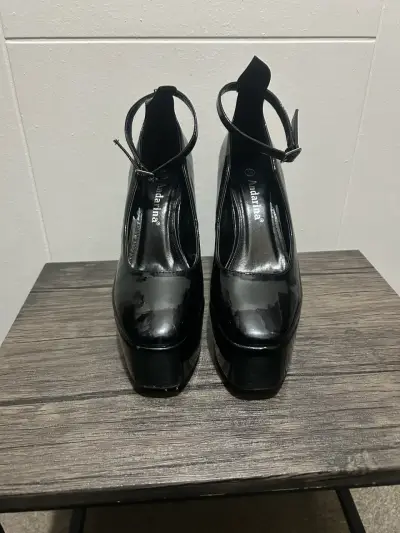 Zapatos de tacón alto negros - miniatura 2